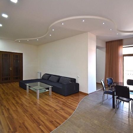 Tumanyan Street 3 Bedroom Deluxe Apartment With Large Balcony Tm662 Erevan Exterior foto