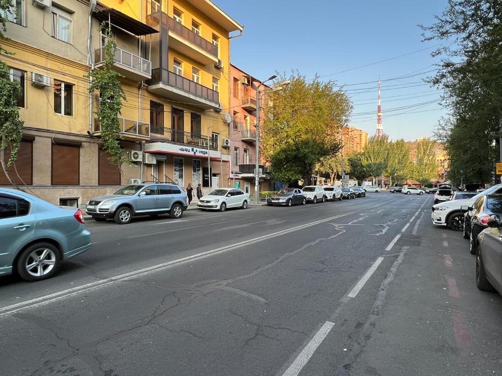 Tumanyan Street 3 Bedroom Deluxe Apartment With Large Balcony Tm662 Erevan Exterior foto