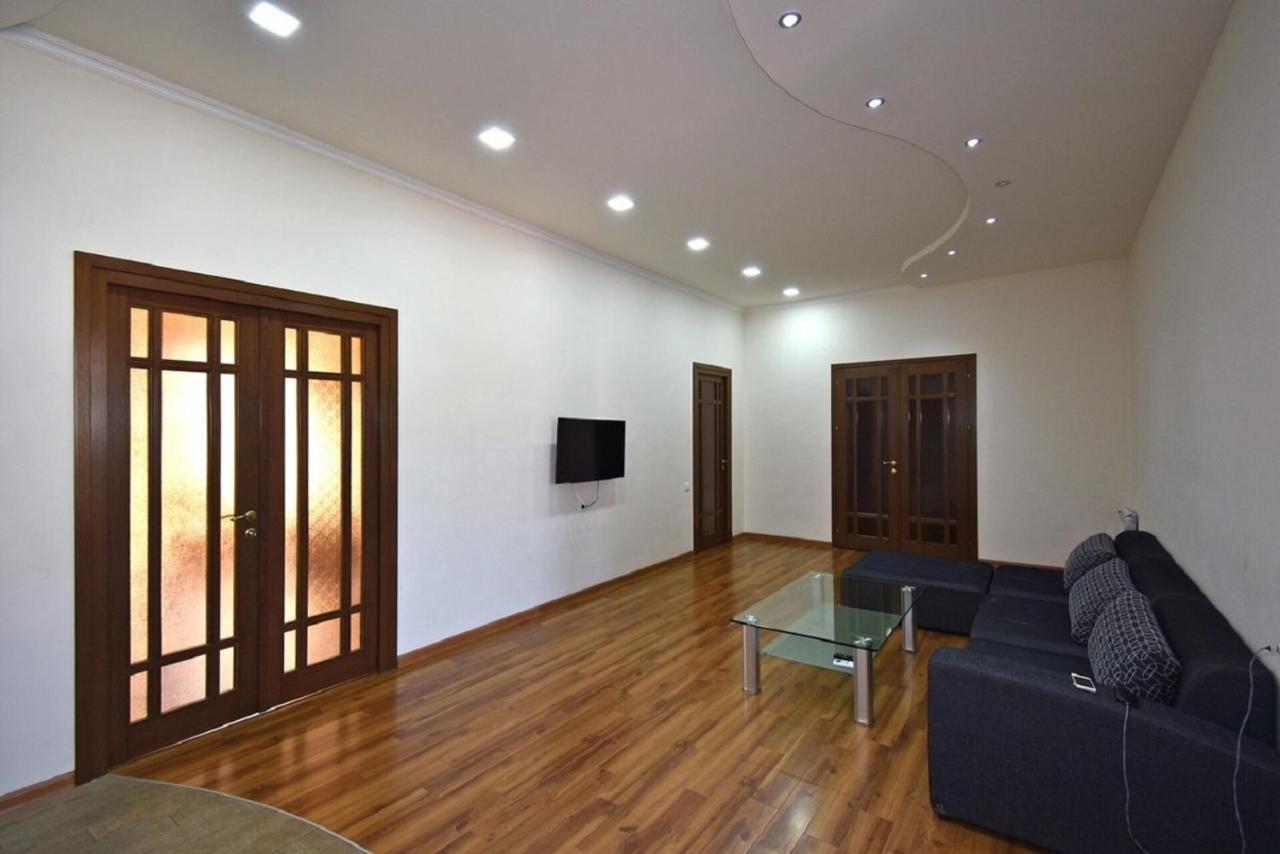 Tumanyan Street 3 Bedroom Deluxe Apartment With Large Balcony Tm662 Erevan Exterior foto