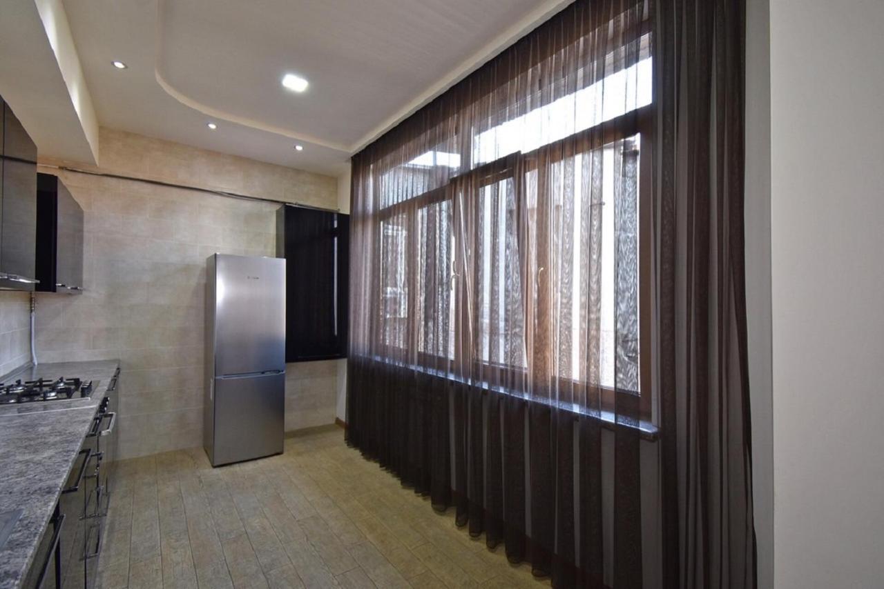 Tumanyan Street 3 Bedroom Deluxe Apartment With Large Balcony Tm662 Erevan Exterior foto