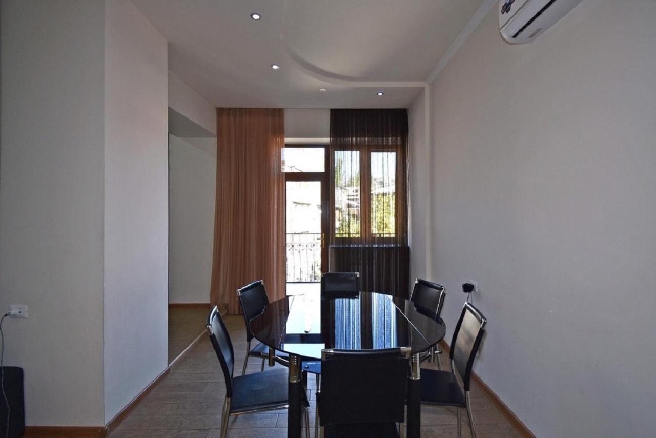 Tumanyan Street 3 Bedroom Deluxe Apartment With Large Balcony Tm662 Erevan Exterior foto