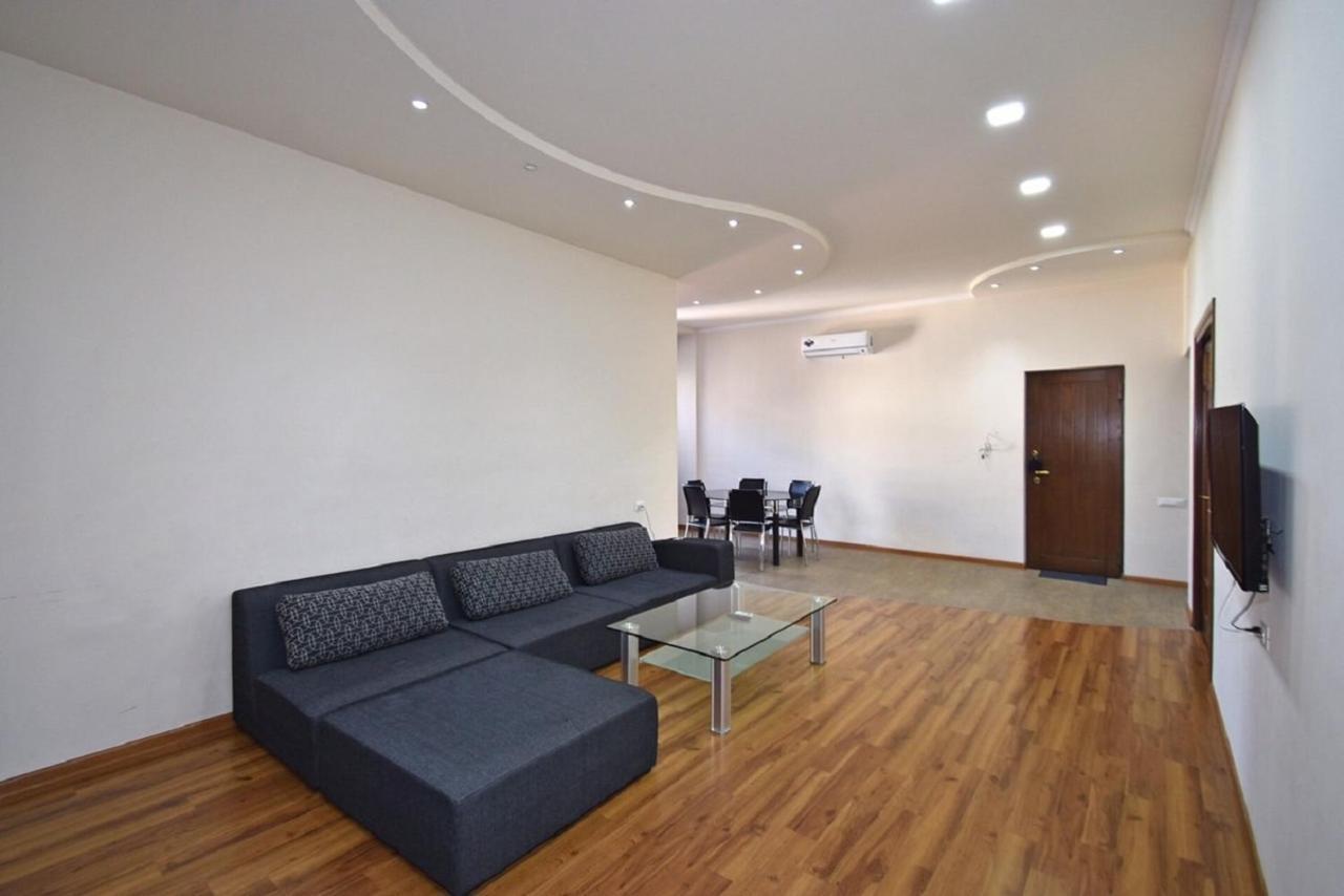 Tumanyan Street 3 Bedroom Deluxe Apartment With Large Balcony Tm662 Erevan Exterior foto