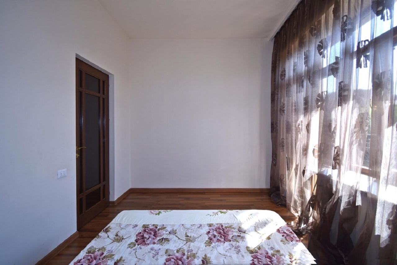 Tumanyan Street 3 Bedroom Deluxe Apartment With Large Balcony Tm662 Erevan Exterior foto