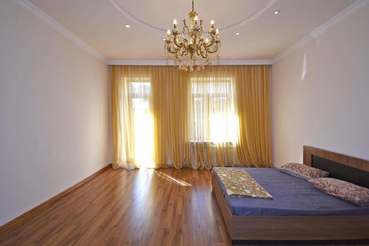 Tumanyan Street 3 Bedroom Deluxe Apartment With Large Balcony Tm662 Erevan Exterior foto