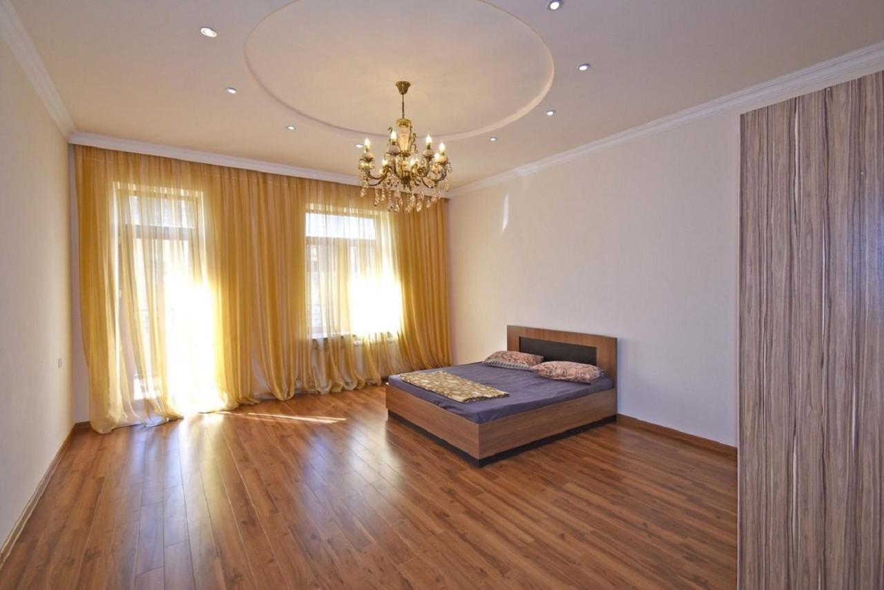 Tumanyan Street 3 Bedroom Deluxe Apartment With Large Balcony Tm662 Erevan Exterior foto