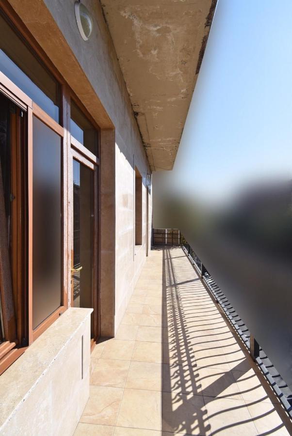 Tumanyan Street 3 Bedroom Deluxe Apartment With Large Balcony Tm662 Erevan Exterior foto