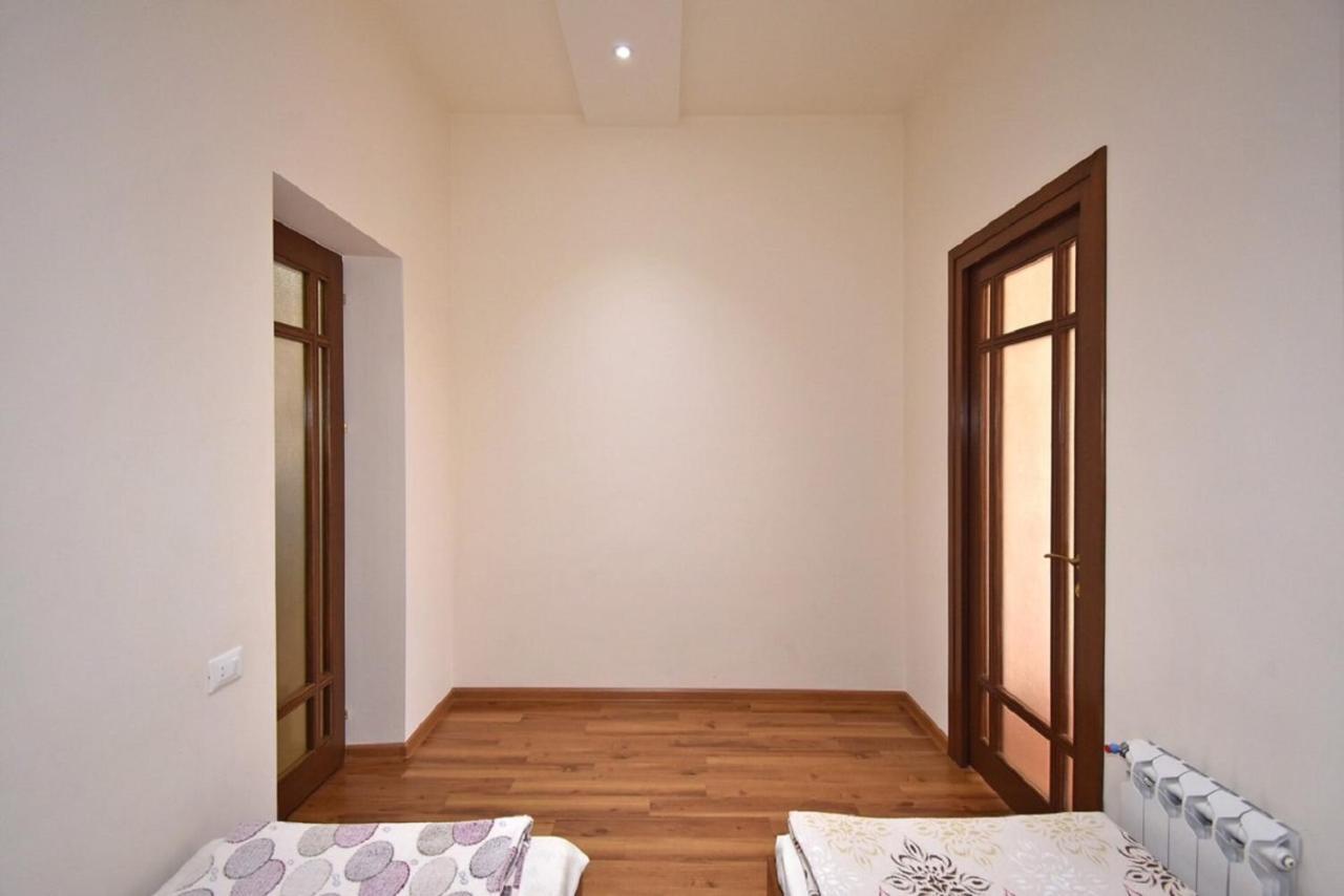 Tumanyan Street 3 Bedroom Deluxe Apartment With Large Balcony Tm662 Erevan Exterior foto