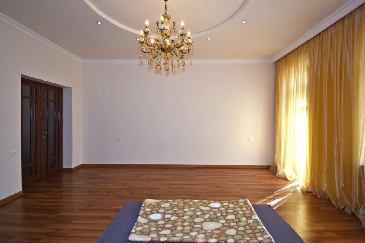 Tumanyan Street 3 Bedroom Deluxe Apartment With Large Balcony Tm662 Erevan Exterior foto